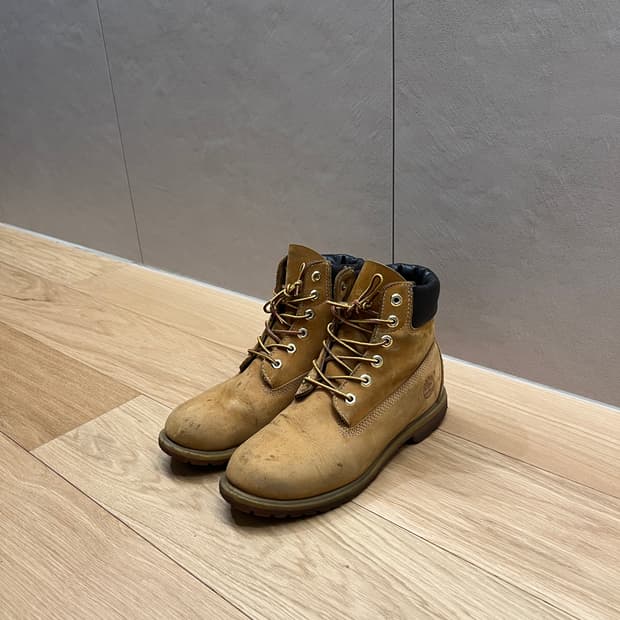 팀버랜드 6인치 부츠 (265~270 사이즈)