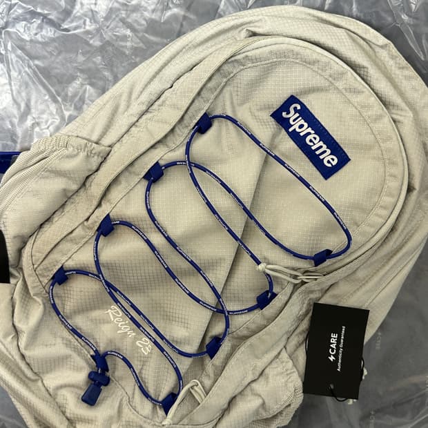 슈프림 22ss 슈프림 백팩 실버 