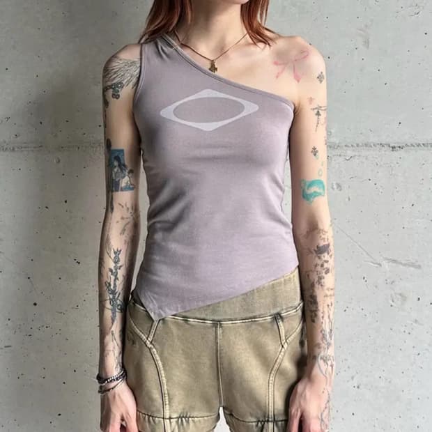 미스치프 원숄더 탑 슬리브리스