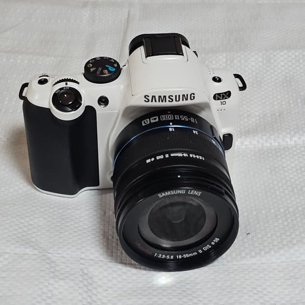 삼성 NX10 미러리스 카메라 18-55mm 렌즈 세트