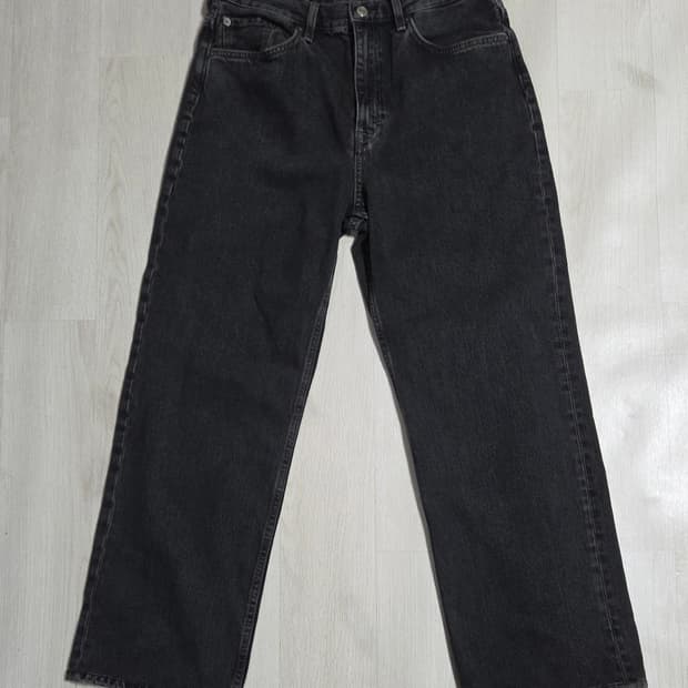 (착샷) 코스 COS 릴렉스 스트레이트 데님 흑청