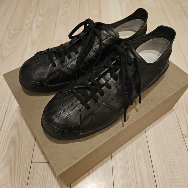 [42] Y-3 슈퍼스타 레더 트리플 블랙