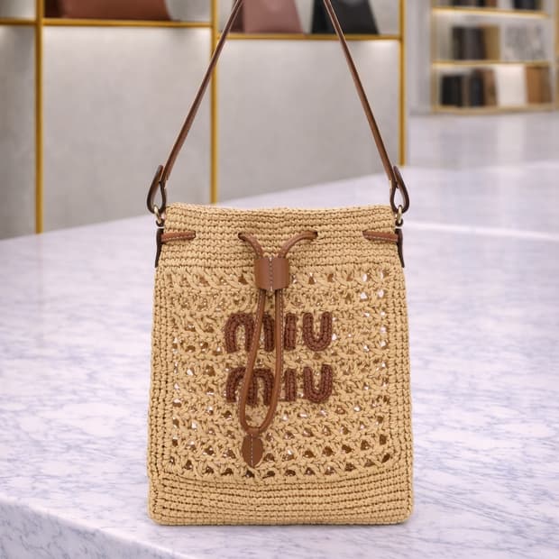 [S급] 미우미우 우븐 패브릭 드로스트링 토트백 판매합니다!!!