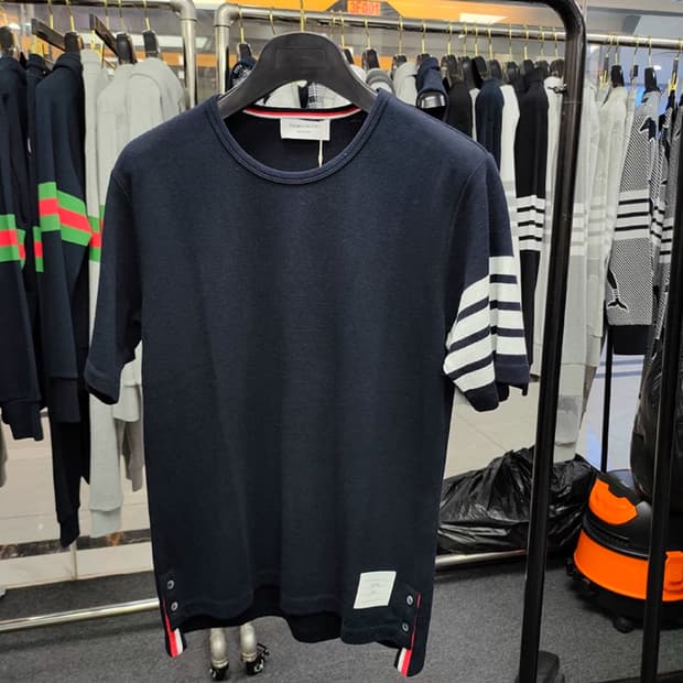 톰브라운 반팔티셔츠 판매