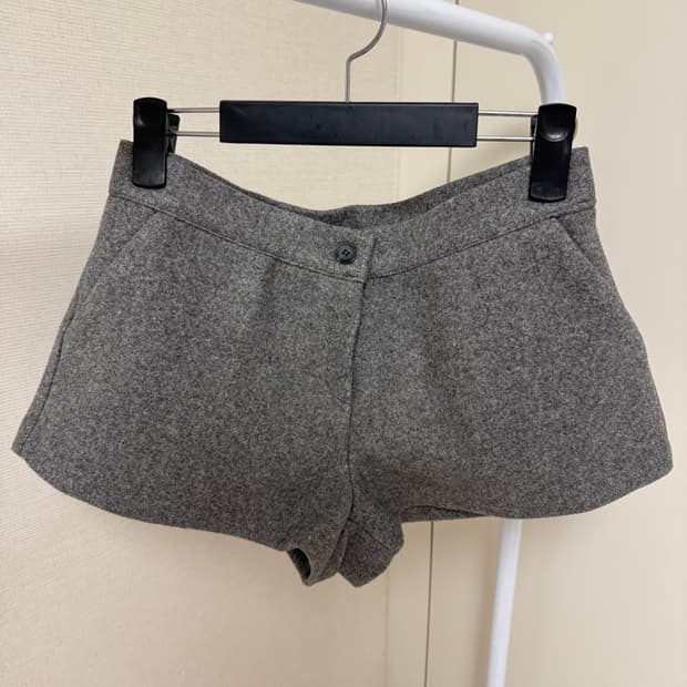 디에이디 울 쇼츠 그레이