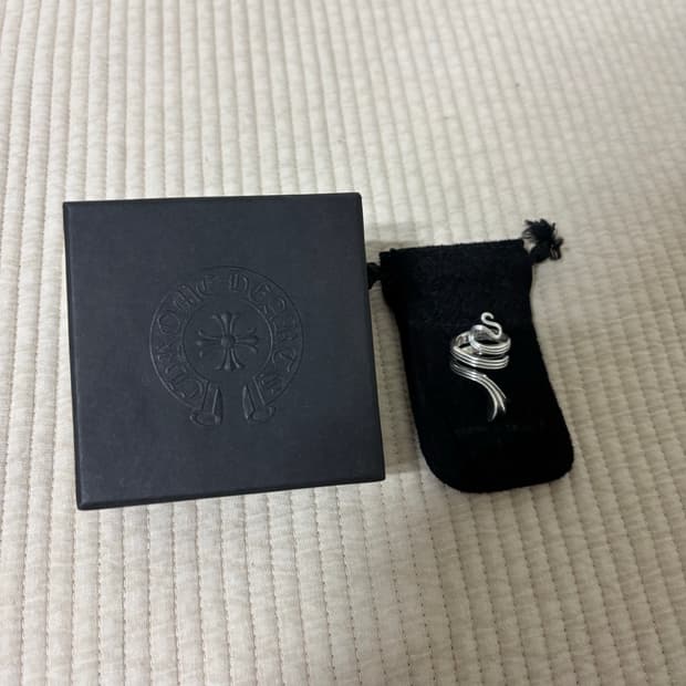 크롬하츠 크로스테일 스네이크링 판매