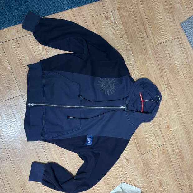 카락터 후드집업