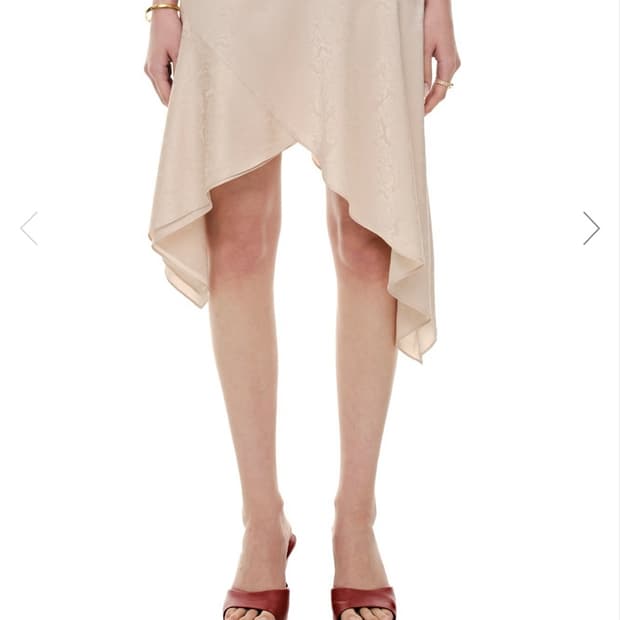 TMT ASYMMETRIC ROSE SATIN FLAIR SKIRT