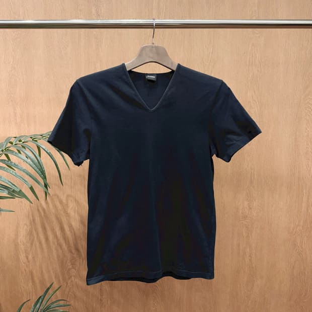 질샌더 브이넥 코튼 반팔 티셔츠 미니멀 백로고 디테일 블랙