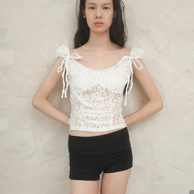 cerric 세릭 LACE CREASE SHIRRING HALF TOP 