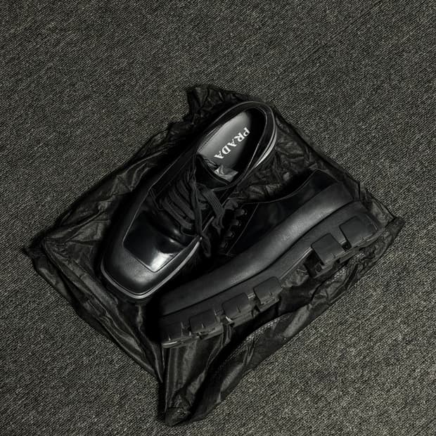 프라다 브러쉬드 레더 더비 슈즈 280사이즈(uk9)