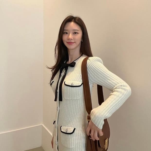 셀프포트레이트 이주빈 원피스 보우넥 루넥스 니트 미니 아이보리