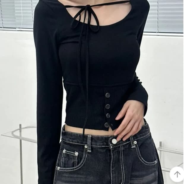 스트랩 버튼 티 