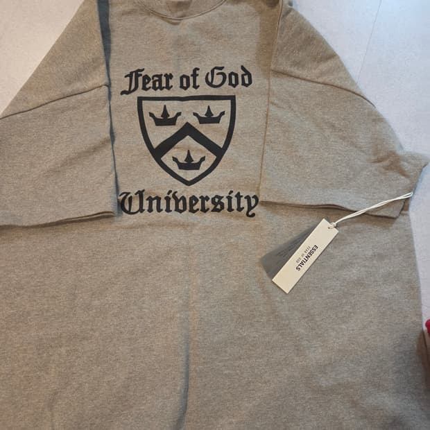 피오갓 에센셜 티셔츠 새상품