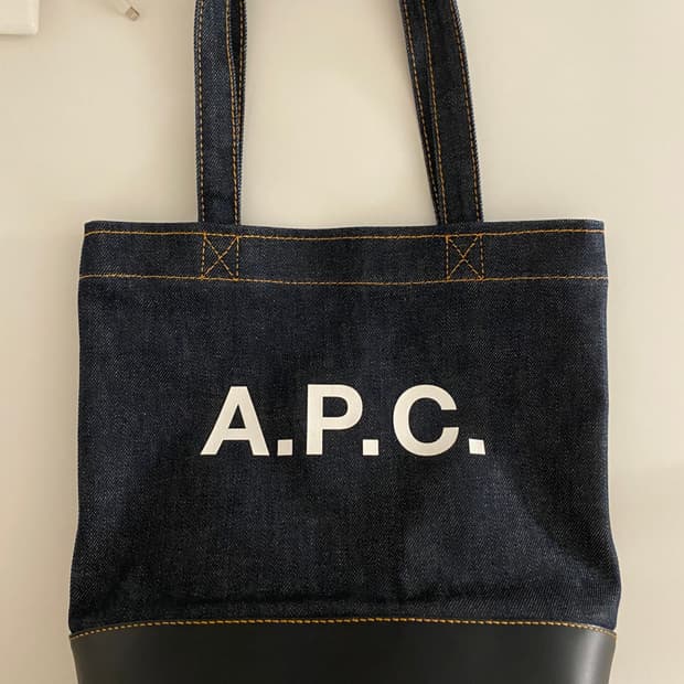 아페쎄 악셀 스몰 토트백