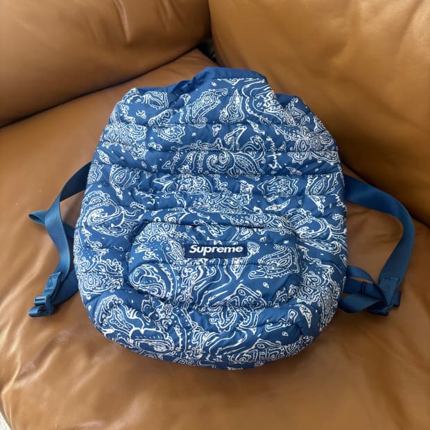 슈프림 퍼퍼 푸퍼 백팩 가방 22FW 블루 페이즐리 반다나