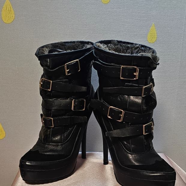 버버리 퍼 안감 버클 하이힐 롱부츠 38(245~250)