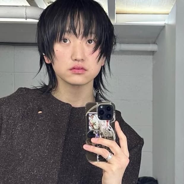 아이폰15프로 케이스(실리카겔 김한주 착용)