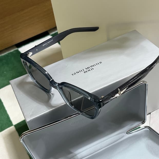 새상품 젠틀몬스터 BOLD HESSE 헤세 GC13 선글라스 4.7구입