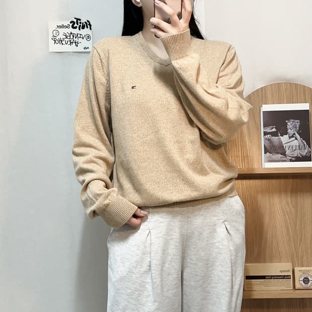 [정품] 타미 베이지 보카시 브이넥 니트 [ M ]