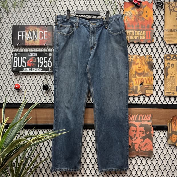 칼하트 릴렉스드 핏 데님 팬츠 후면 포켓 로고 포인트 중청