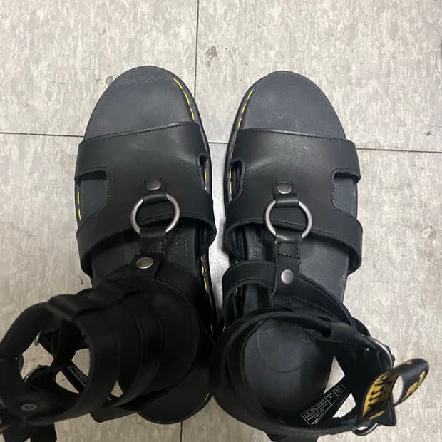 닥터마틴 아다이라 부츠 샌들