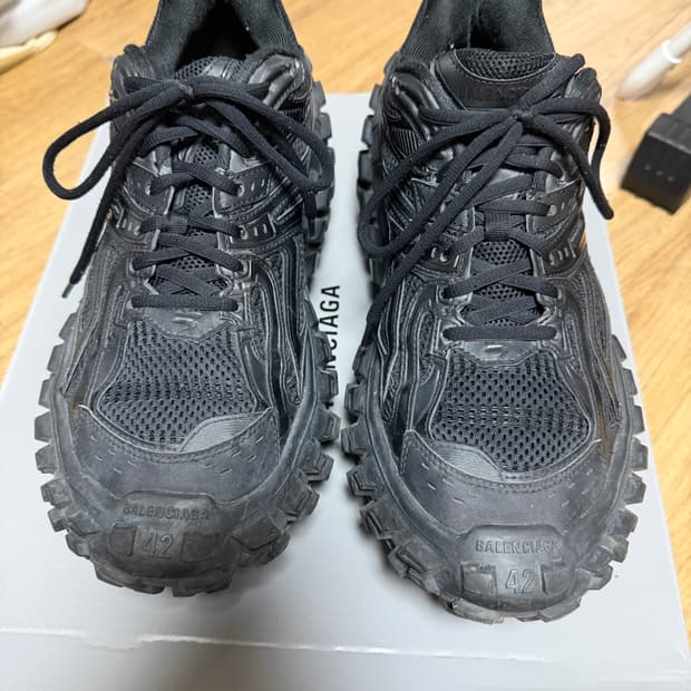 발렌시아가 디펜더 42