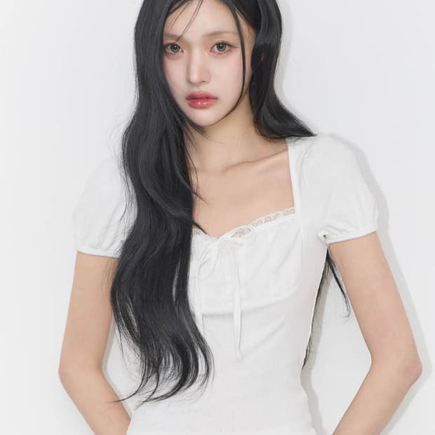 로지 레이스 스퀘어넥 티 화이트