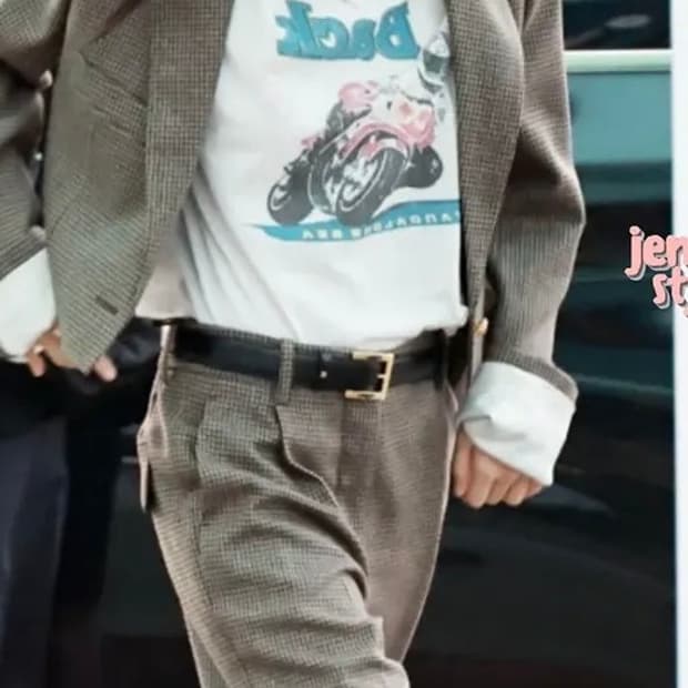 스탠드얼론 반팔티 제니착용