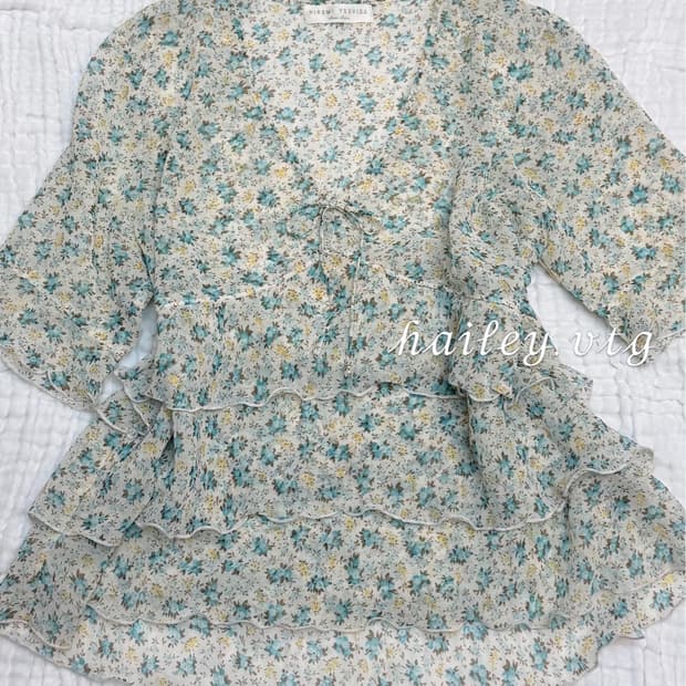 🍀하구미 플라워 넥리본 프릴 블라우스 🍀