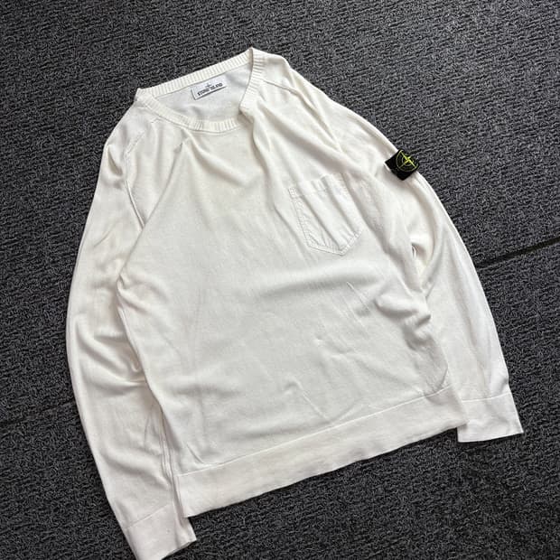 스톤아일랜드 사이드 와펜 미니멀 라운드넥 니트 2317