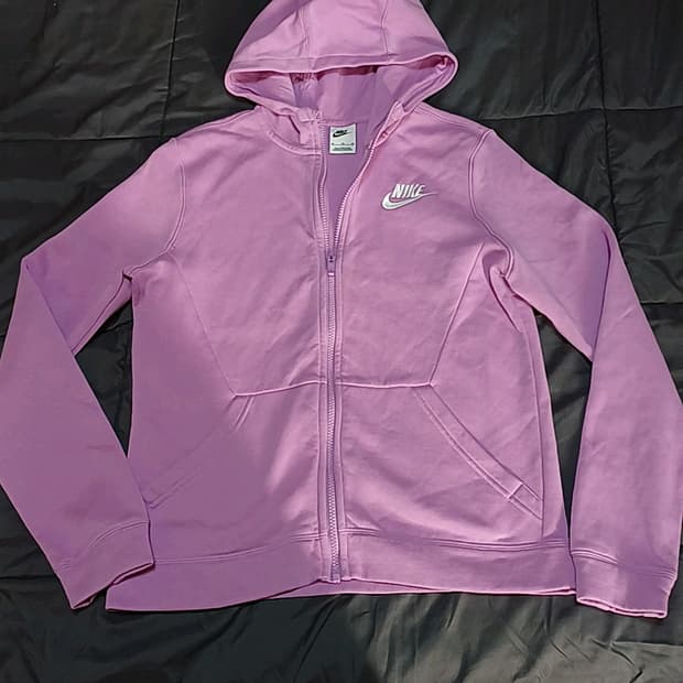 나이키 기모후드집업 키165 여성66 가슴52 기장63

