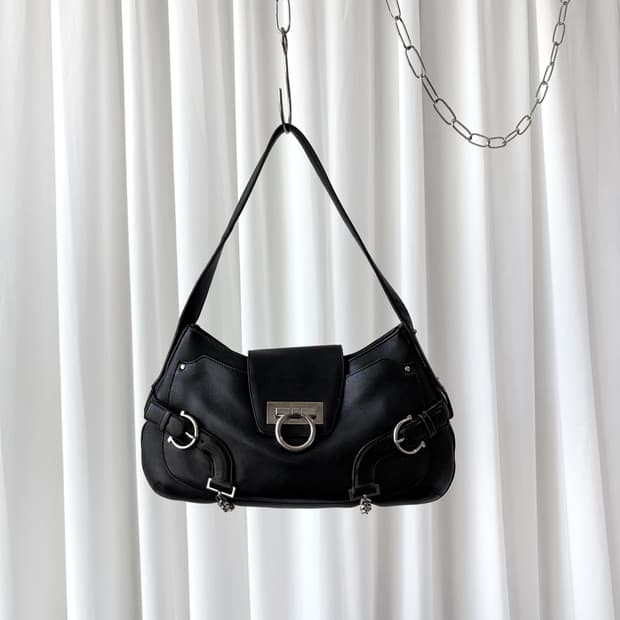 페라가모 간치니 체인 숄더백