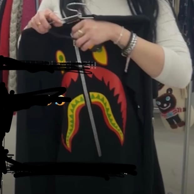 베이프 크롭 맨투맨