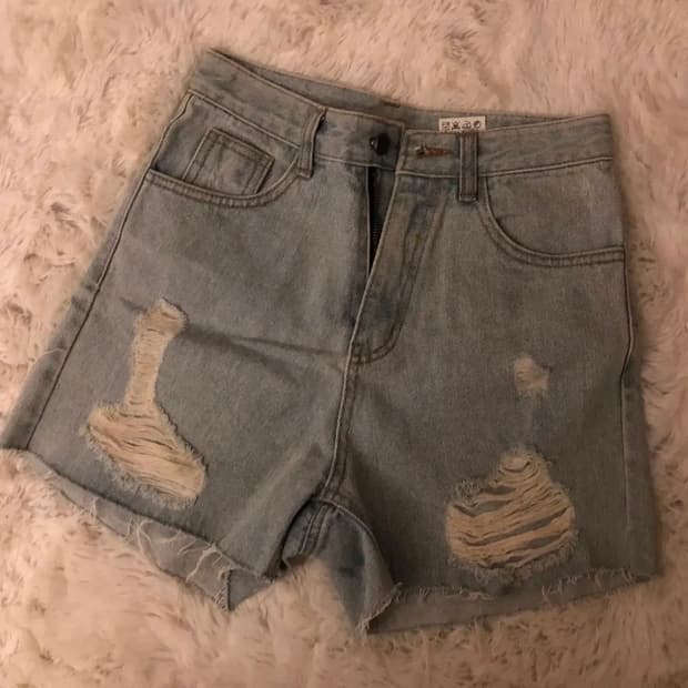 데미지 연청 데님 숏팬츠