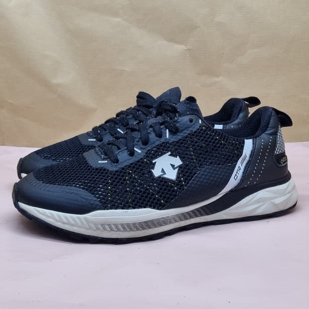 데상트 고어텍스 런닝화 260