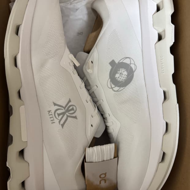 (290) 온 러닝 키스 kith 클라우드존 화이트