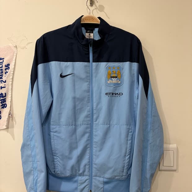 18. 나이키 맨시티 져지 우븐바람막이 자켓