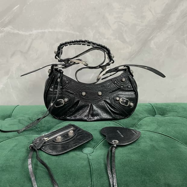 발렌시아가 아레나 램스킨 르 카골 XS 숄더백 블랙