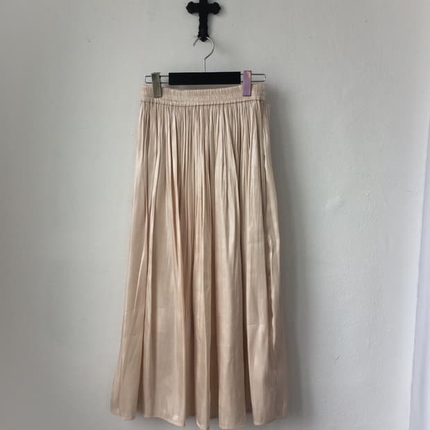 Glossy pleats long skirt