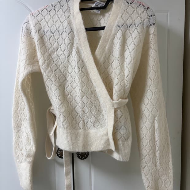 앤아더스토리즈 다이아 랩 가디건