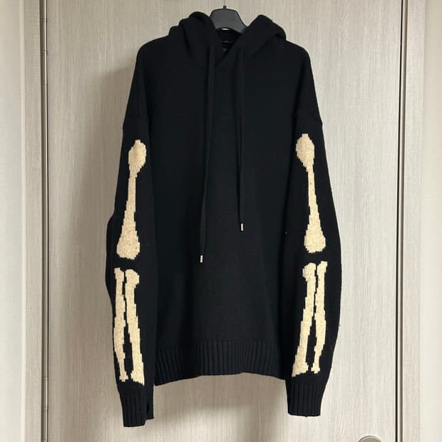 캐피탈 본 니트 후드