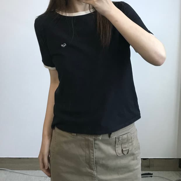 게스 블랙 링거 반팔 티셔츠
