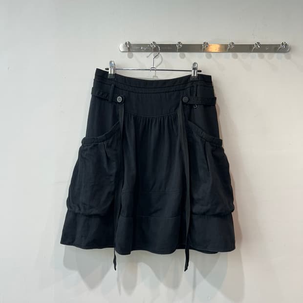 블랙 포켓 미디 스커트