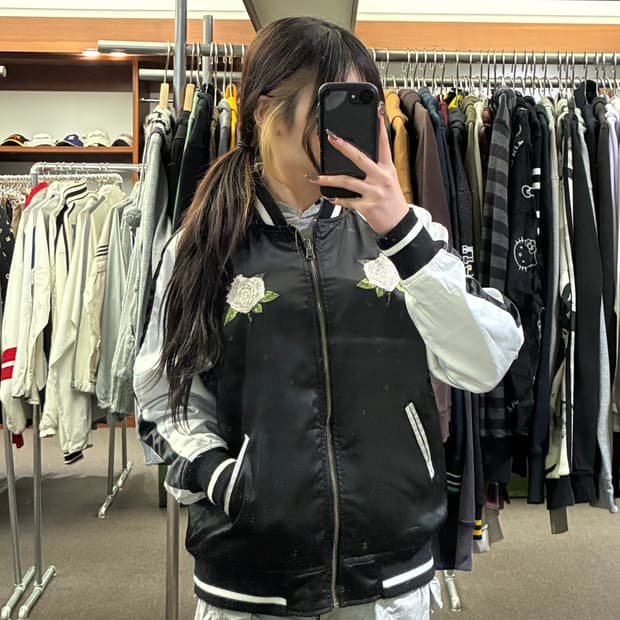 OS)Japanese vintage 여성 리버시블 장미 자수 스카잔 자켓