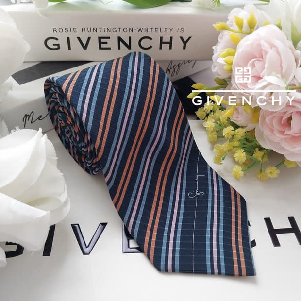 지방시 실크 네이비 스트라이프 넥타이 7.9cm A+~A등급 K2438
