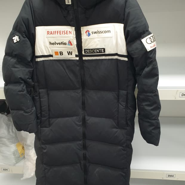 데상트 정품 스위스아우디 스키패딩 오리털 롱패딩 사이즈 90 판매합니다 