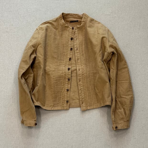 캐피탈 크롭 논카라 셔츠 자켓