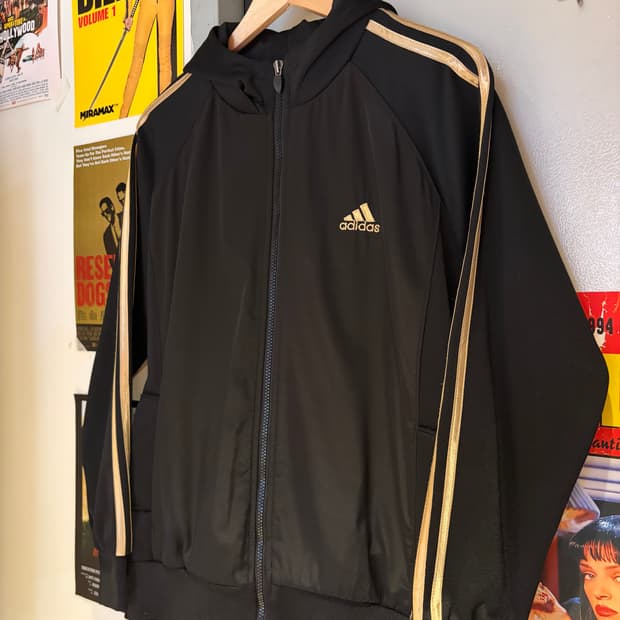 아디다스 블랙 골드 후드 트랙탑 져지