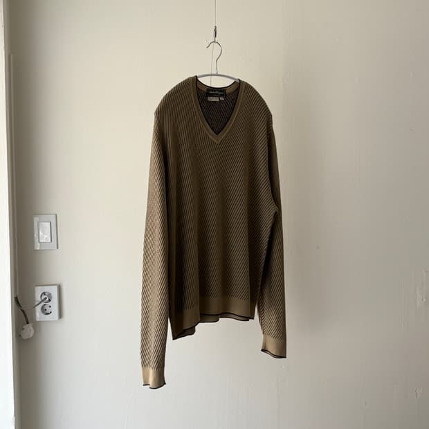 ▫️Salvatore Ferragamo V-Neck Knit